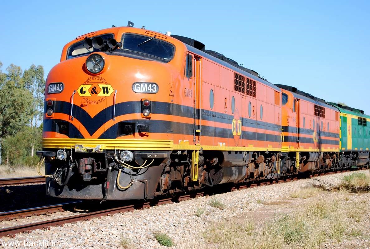 13634